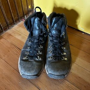 Danner women’s hiking boots, 9